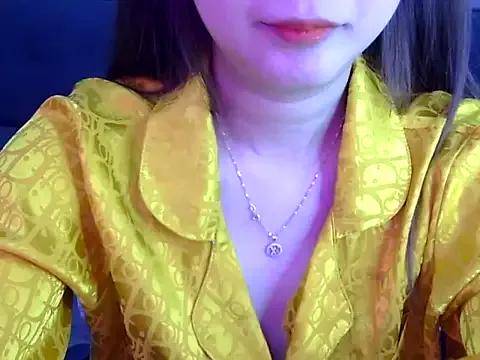 Bee_2k from StripChat
