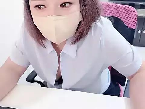 bee_baby from StripChat is Freechat