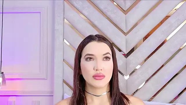Bella-Taylor from StripChat is Freechat