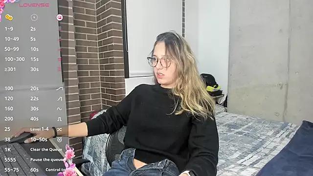 Bella__Blue from StripChat is Freechat