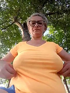 BellaBellaHot from StripChat is Freechat
