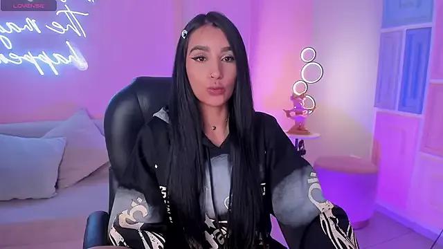 BellaCarteer_ from StripChat is Freechat