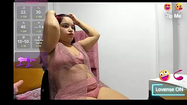 bellaladys from StripChat is Freechat