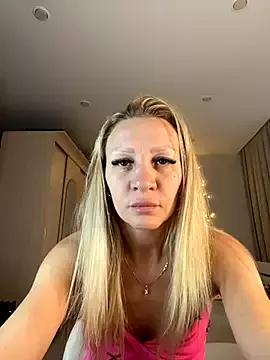 Bellissa_ from StripChat is Freechat