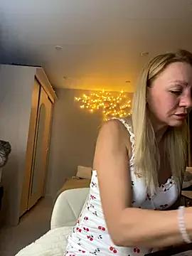 Bellissa_ from StripChat is Freechat