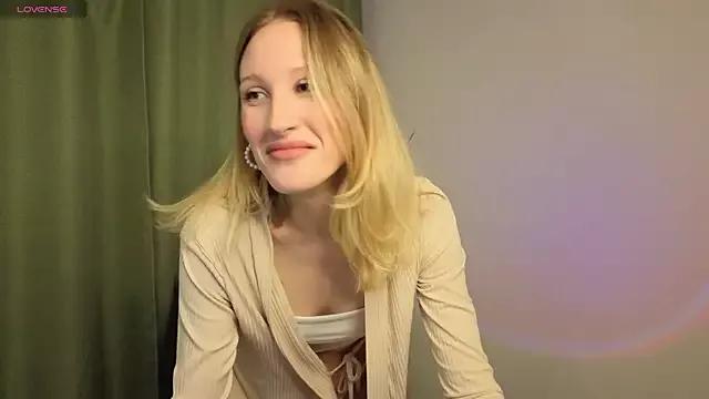 BiancaHelo from StripChat is Freechat