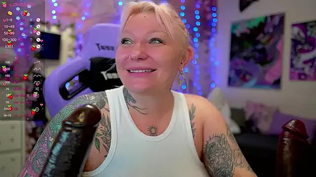 BlackedBarbie from StripChat is Freechat
