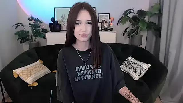 BlackEyesGirl from StripChat is Freechat