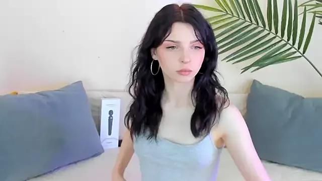 BlackyLii from StripChat is Freechat