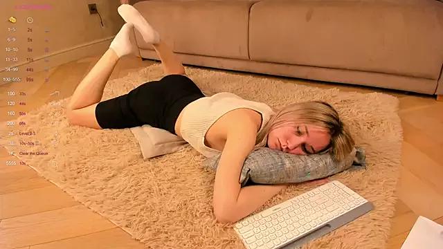 Blond_White from StripChat is Freechat