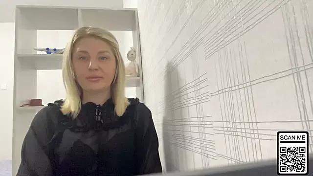 Blondie_xoxoxo from StripChat is Freechat