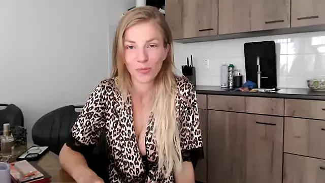 Photos of BlondieBritt from StripChat is Group