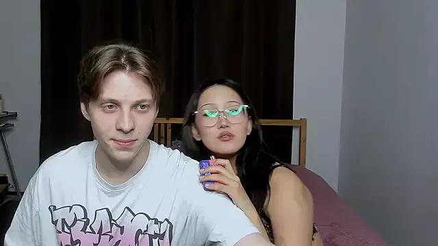 Blossomandbee from StripChat is Freechat