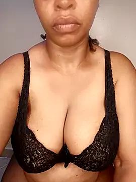 boobsnipplian from StripChat