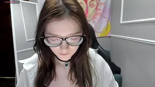 browneyess_ from StripChat is Freechat