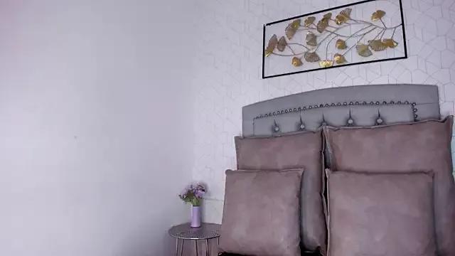 Brunette_Scarlet_ from StripChat is Freechat