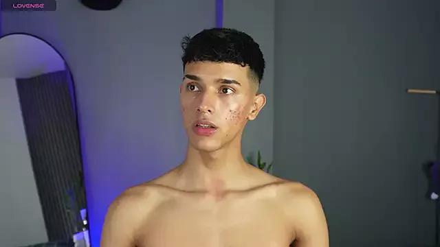 Busterspinter from StripChat is Freechat