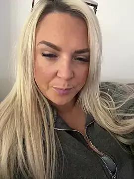 Bustyblondebabe32 from StripChat is Freechat