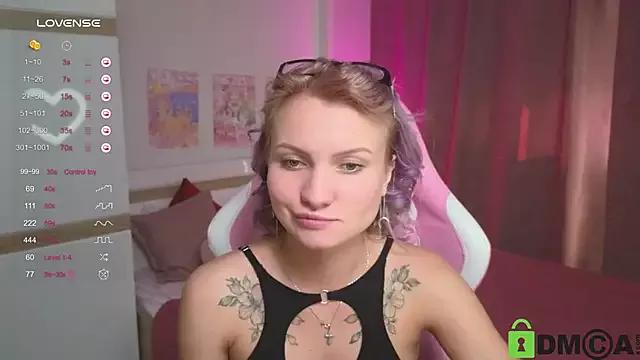 Cameronlovely_ from StripChat is Freechat