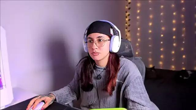 Camil_Lee from StripChat is Freechat