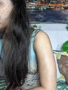 camilla_love from StripChat is Freechat