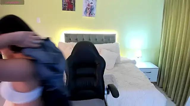 Entertain your itch for girls livestreamers with our collection of stunning models, skilled in the art of temptation and delight.