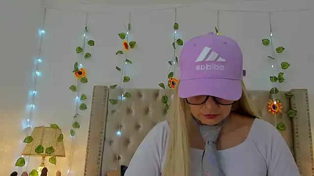 CandieGilson__ from StripChat is Freechat