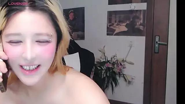candy_cola from StripChat is Freechat
