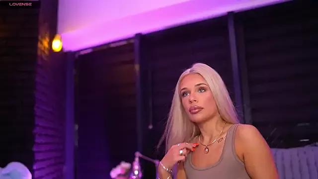 Candy_Ivy from StripChat is Freechat
