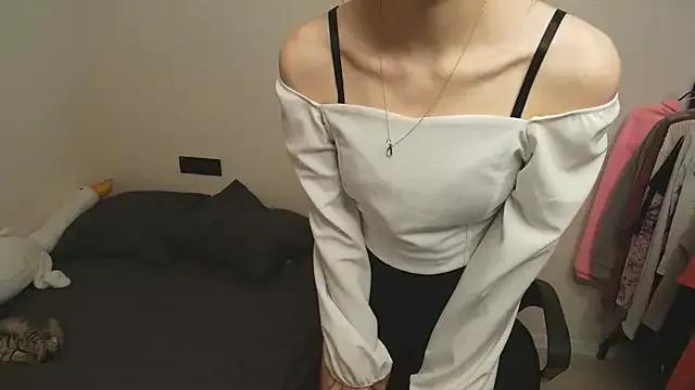 CandyPiggy from StripChat is Freechat
