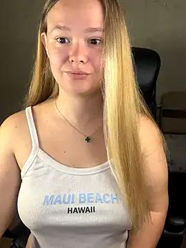 CaramelleSugar_ from StripChat is Freechat