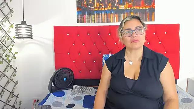 carolinacrus01 from StripChat is Freechat
