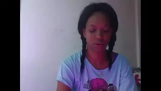 CarolinneMoor from StripChat is Freechat