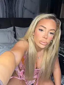 Photos of Cheeky_Chloe from StripChat is Freechat