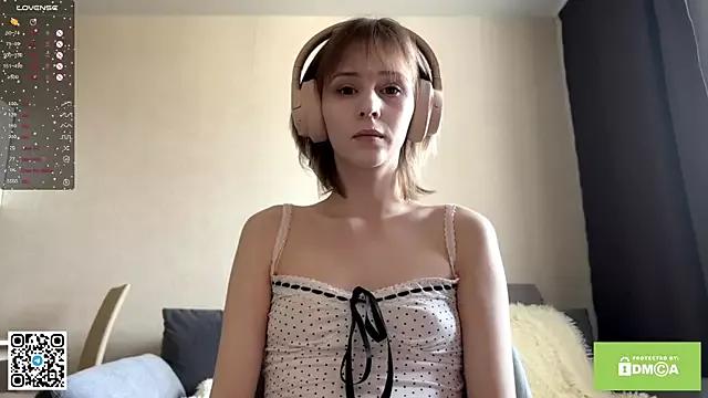 ChloeLewishh from StripChat is Freechat