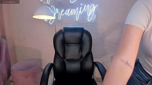 Entertain your itch for girls livestreamers with our collection of stunning models, skilled in the art of temptation and delight.