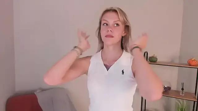 Clara_Reedfield from StripChat is Freechat