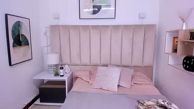 Clhoe_Johnson from StripChat is Freechat