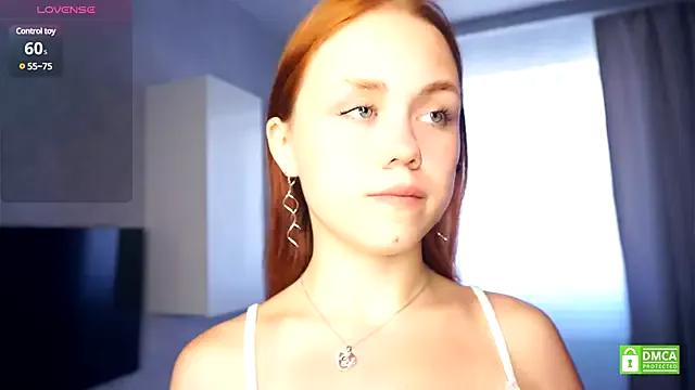 CloverDrews from StripChat is Freechat