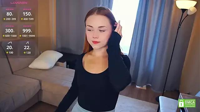 CloverDrews from StripChat is Freechat