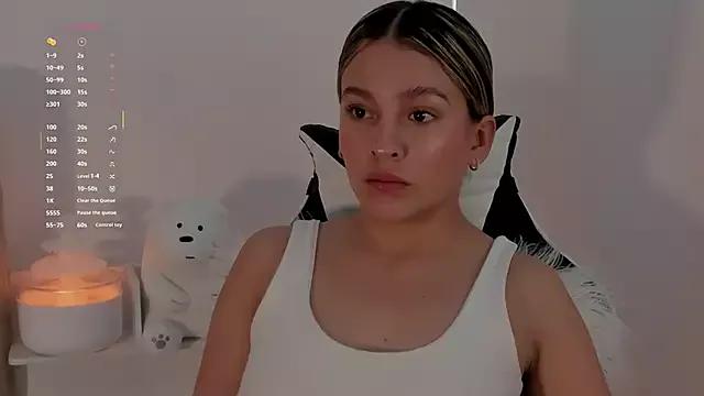 Cora_sarah from StripChat is Freechat