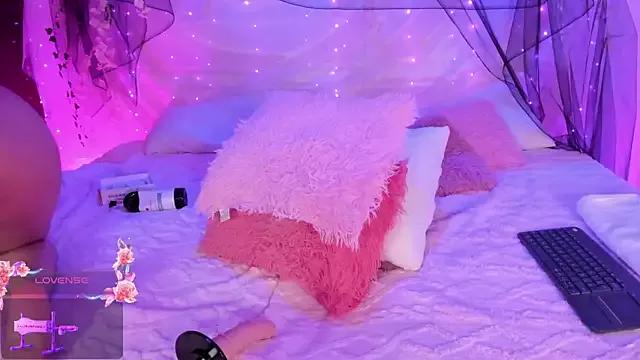 cristalgirlcute from StripChat is Freechat
