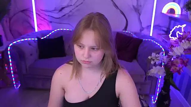 CrystallPaws from StripChat is Freechat
