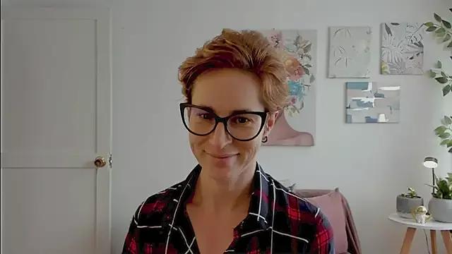 cuddlingbunny from StripChat is Freechat