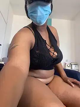 Curvy_SquirtMachine from StripChat is Freechat