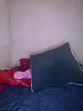 Curvyslut92 from StripChat is Freechat
