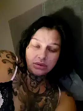CurvyyAnna from StripChat is Freechat