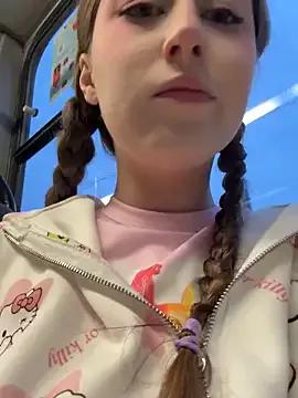cuteperseon from StripChat is Freechat