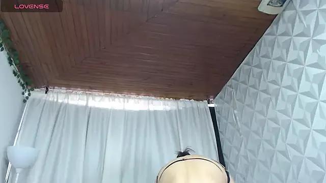 dafne_queenn from StripChat is Freechat