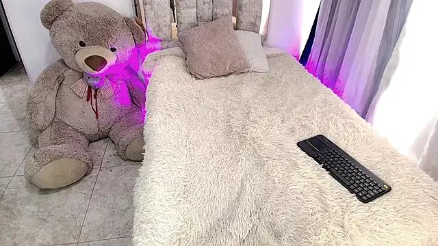 Entertain your itch for girls livestreamers with our collection of stunning models, skilled in the art of temptation and delight.